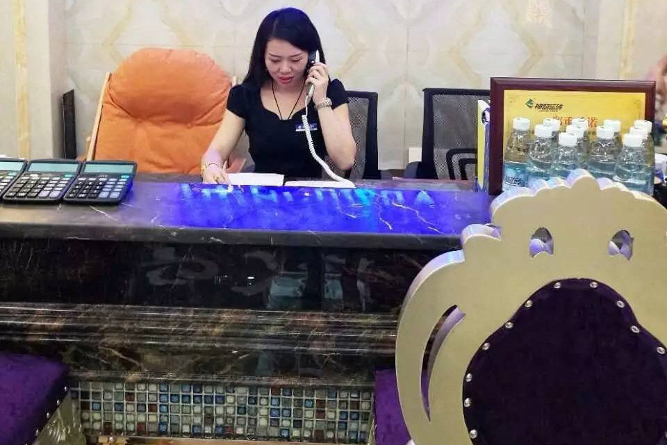 淡季無(wú)客打王者榮耀？?jī)?yōu)秀的導(dǎo)購(gòu)可沒(méi)時(shí)間干這個(gè)！-瓷磚十大品牌
(圖2)